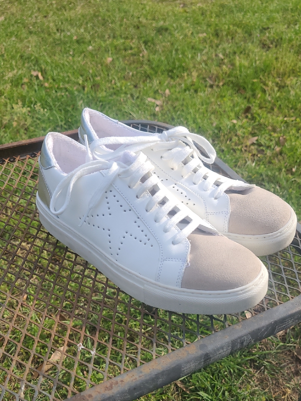 Steve Madden White Sneakers with Light Beige Toe. Size 8m
